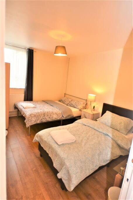 Spacious 2Bedroom Condo With Patio By Excel Centre Londýn Exteriér fotografie