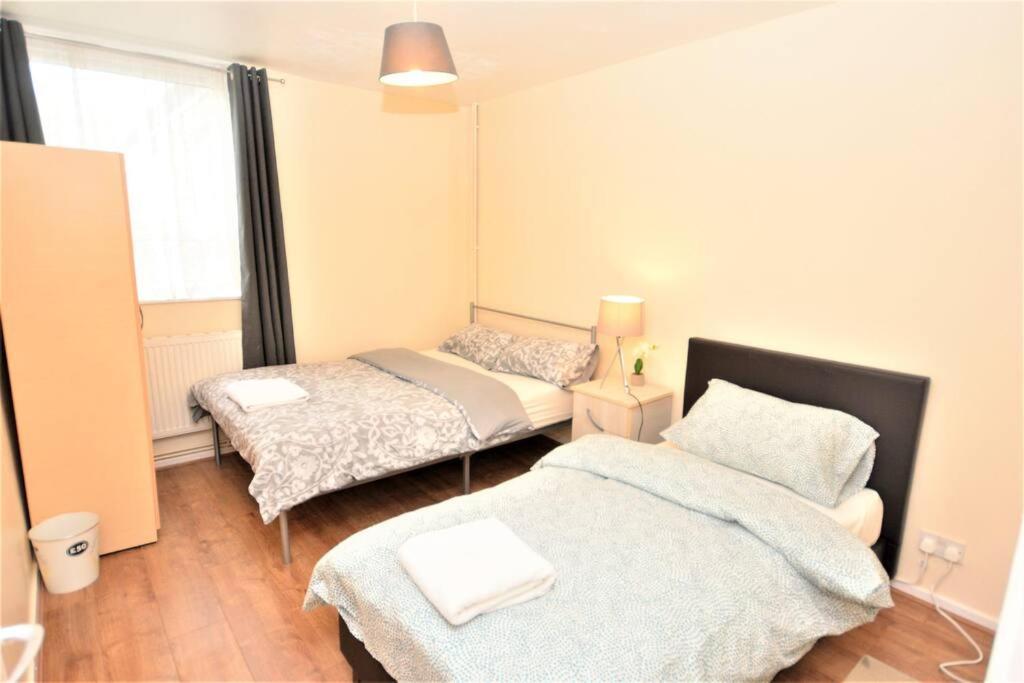 Spacious 2Bedroom Condo With Patio By Excel Centre Londýn Exteriér fotografie